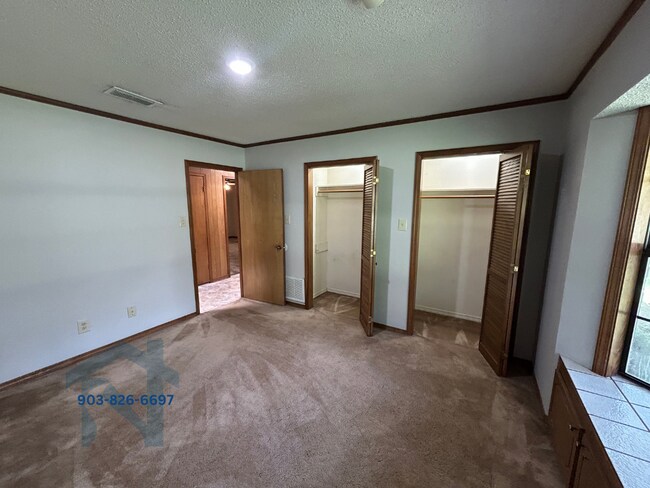 Building Photo - 104 Pinewood Ct
