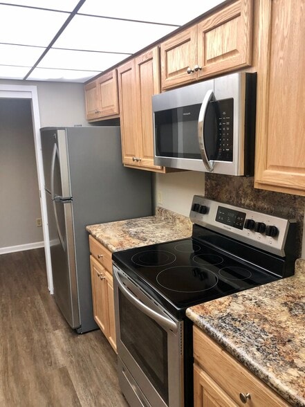 Kitchen - Lincoln Tower Apartments