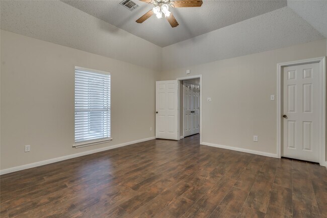 Building Photo - 2460 Pebblebrook Cir