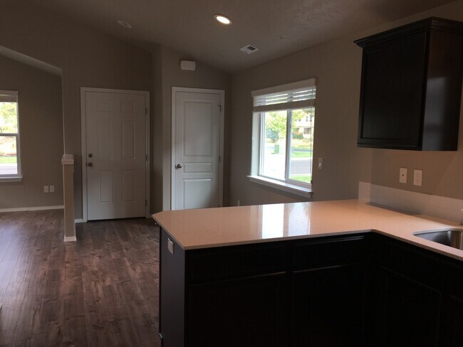 Building Photo - 3 Bedroom / 2 Bathroom Home in Sisters Ore...