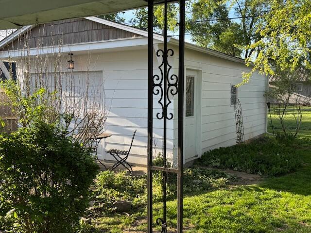 Building Photo - 320 Rosslyn Ave