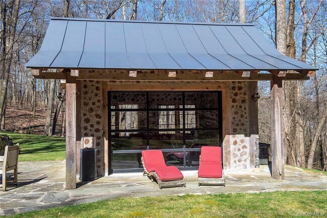 Building Photo - 892 Duell Rd