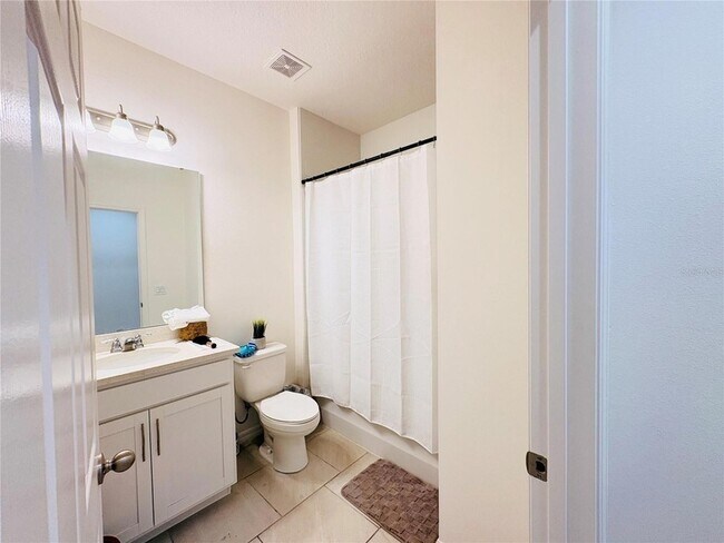 Building Photo - 1568 Sky Lks Dr