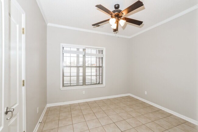 Building Photo - 120 Penny Ln