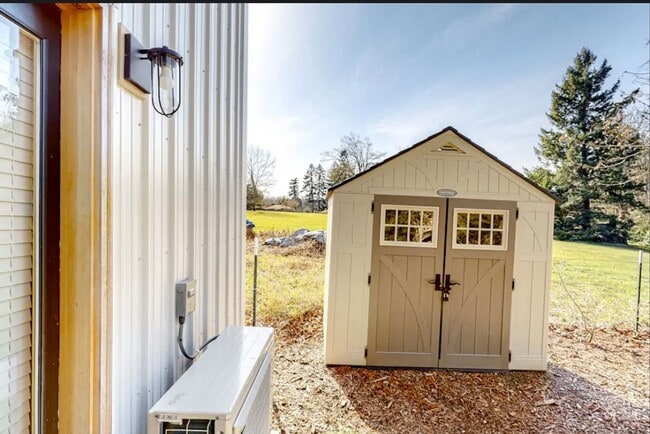 Building Photo - $2,700 - All Utilities Included Modern ADU with Two Bedrooms Townhouse Ready For Lease!