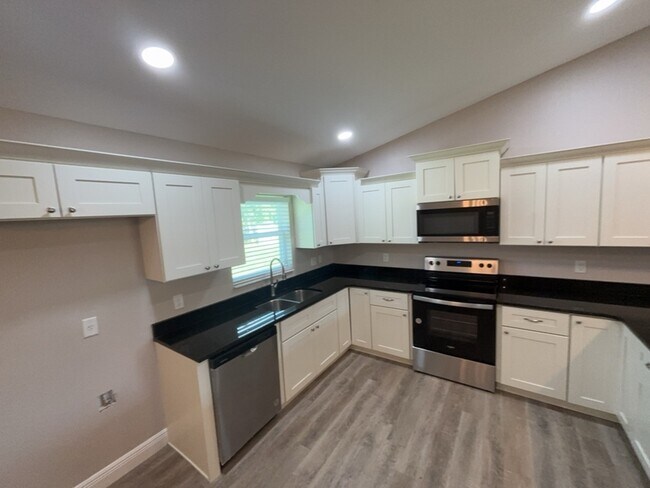 Building Photo - 7110 N Westbrook Way
