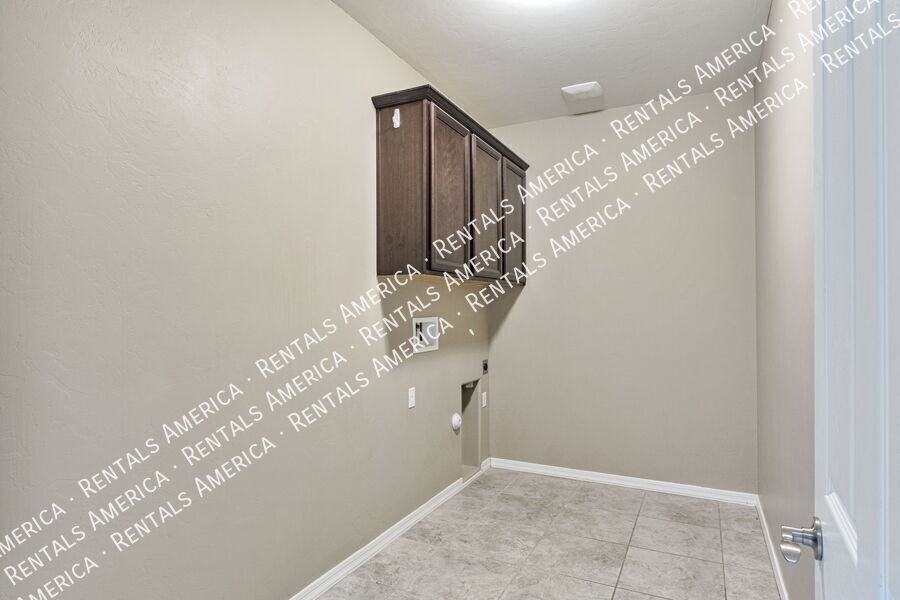 Building Photo - 11042 E Lone Pine Pl