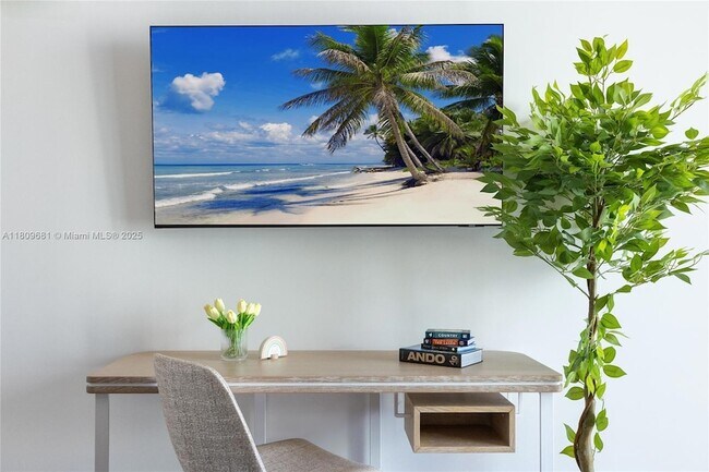 Building Photo - 601 NE 1st Ave