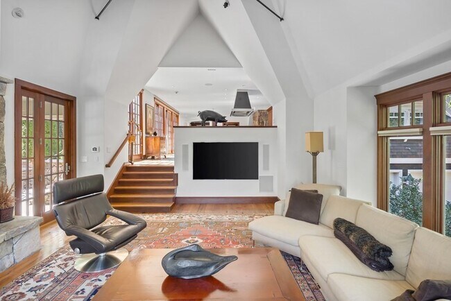 Building Photo - 100 Summer St