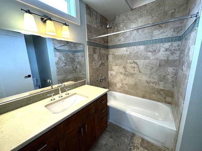 Building Photo - 4bd/4.5ba Seattle House