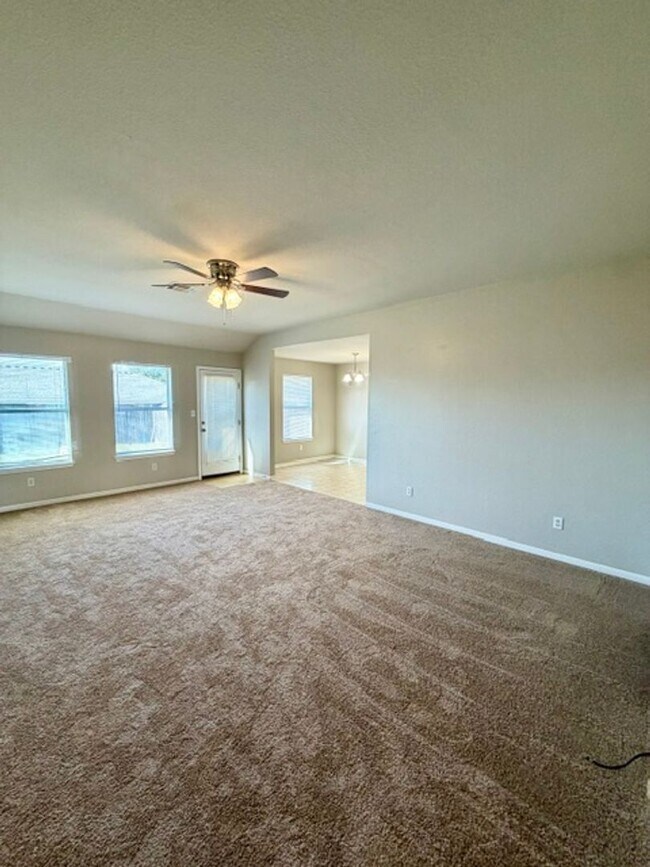Building Photo - Spacious 3 BR / 2 BA Rental Home with 2-Car Garage & Fenced Backyard in Robinson, Waco, TX
