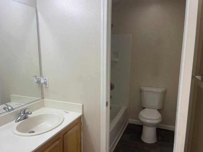 Building Photo - 2733 Sunflower Cir