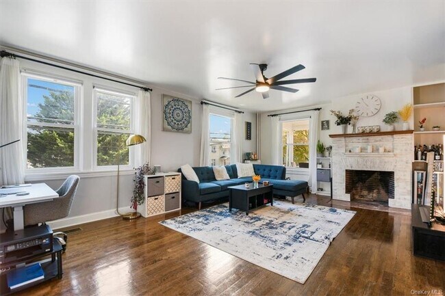 Building Photo - 1 Bayview Ave