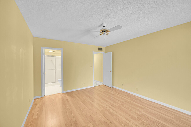 Building Photo - 3154 Via Poinciana