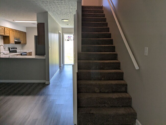 Building Photo - Beautiful 3 Bedroom, 2.5 Bathroom Condo