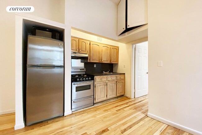 Building Photo - 105 W 77th St