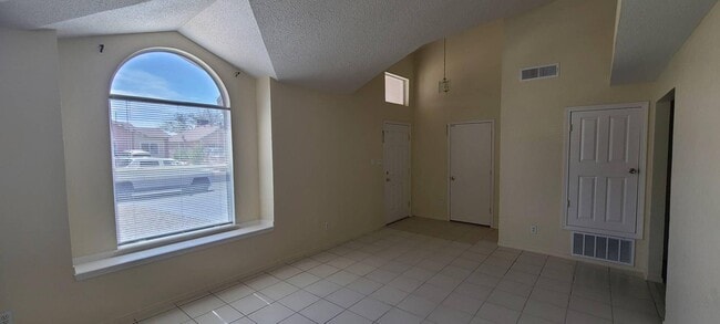 Building Photo - 10373 Valle del Mar Dr