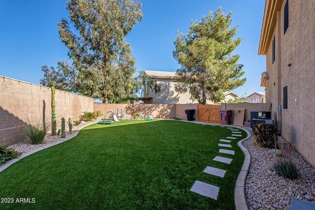 Building Photo - 10875 N 118th Way