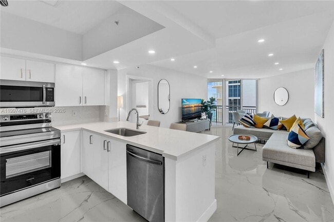 Building Photo - 17375 Collins Ave