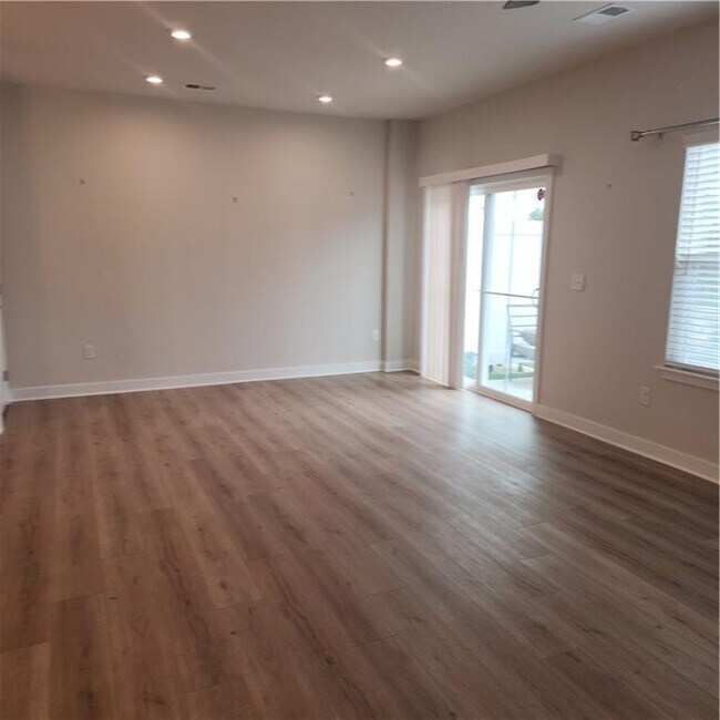 Building Photo - 168 Salt Lk Ln