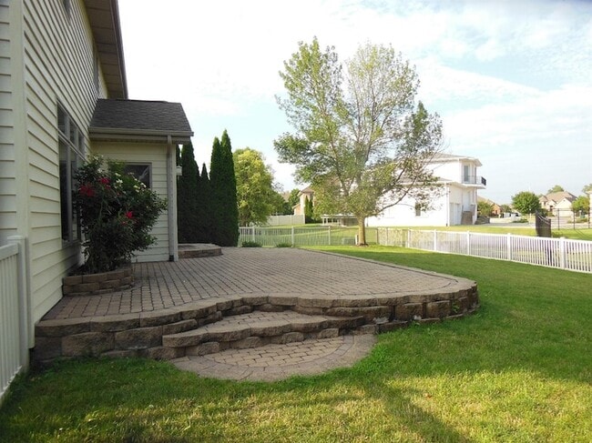 Building Photo - 9939 Sequoia Ln