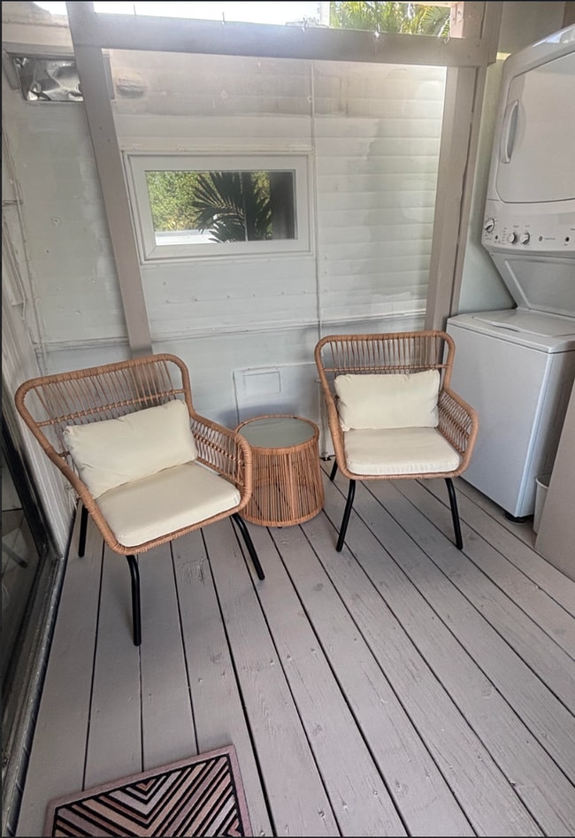 Building Photo - Bright & Newly Renovated FURNISHED 1-Bedroom Rental