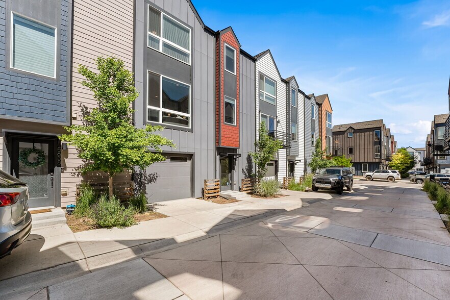 Building Photo - 5642 W 10th Pl