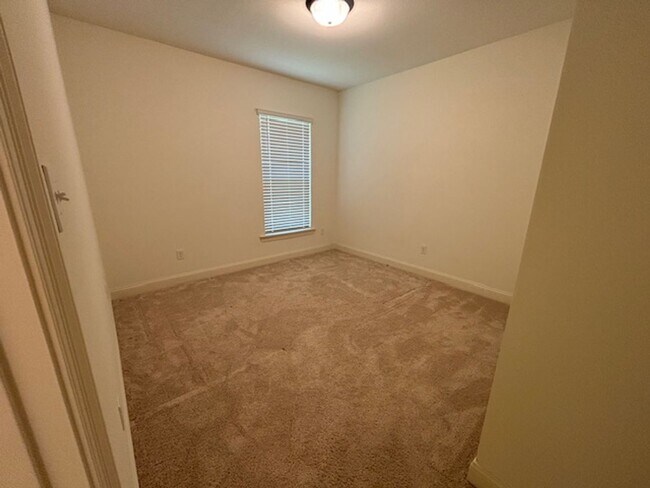 Building Photo - Prairieville on Queen Street