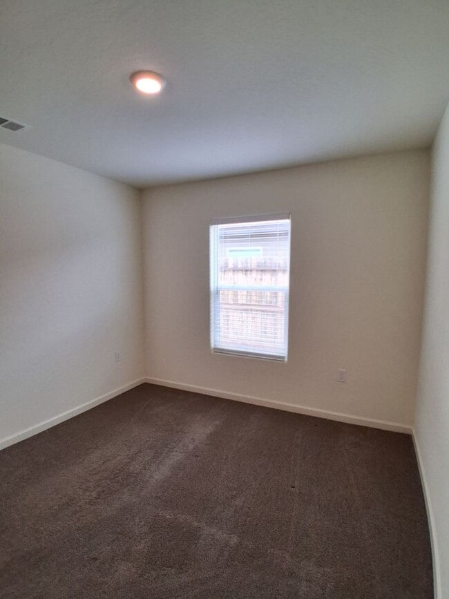 Building Photo - Beautiful Single-Story Home with Solar Included & Spacious Open Floor Plan!