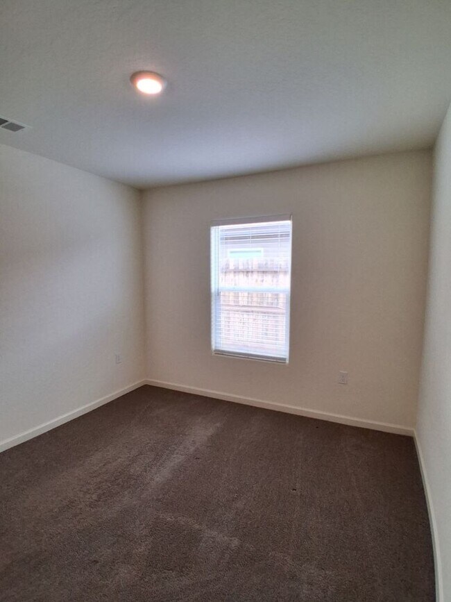 Building Photo - PRICE REDUCTION + MOVE-IN SPECIAL! Beautiful Home in Madera!