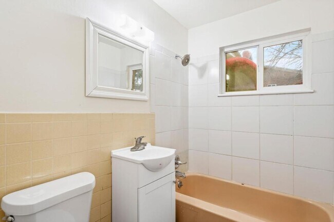 Building Photo - 1112 Gard Pl