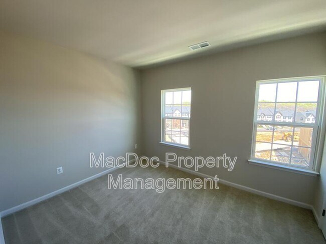 Building Photo - 1018 Trestle Dr