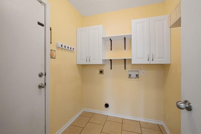 Building Photo - 2412 Byfield Dr