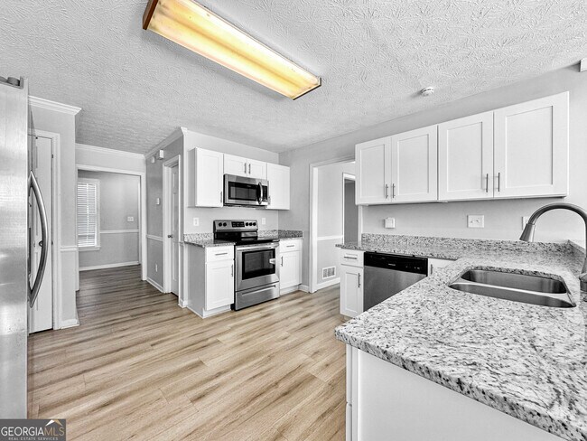 Building Photo - 1890 Tree Brooke Ln