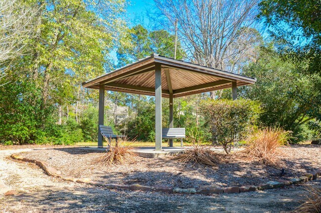 Building Photo - 14 Guinevere Pl