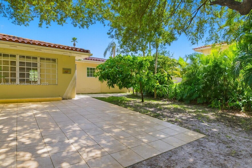 Building Photo - 3300 Segovia St
