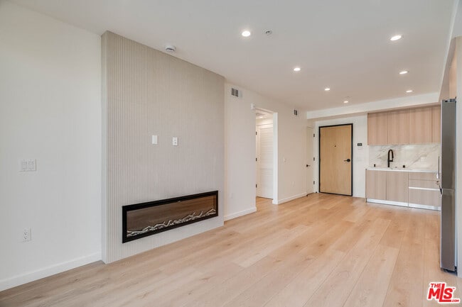 Building Photo - 1414 S Beverly Dr