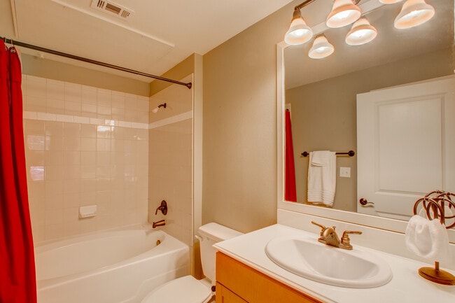 Building Photo - 1862 Summit Ave