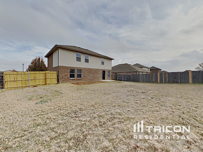 Building Photo - 1221 Dianthus Dr