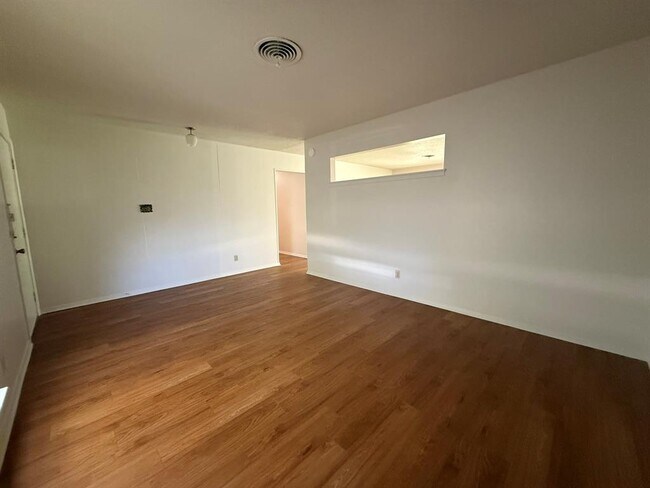 Building Photo - 2805 Ashdale Dr