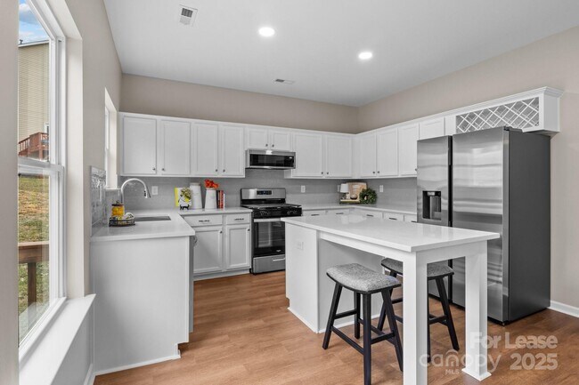Building Photo - 302 Flanders Dr