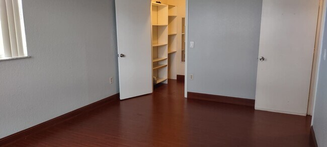 Building Photo - 8215 Lake Dr