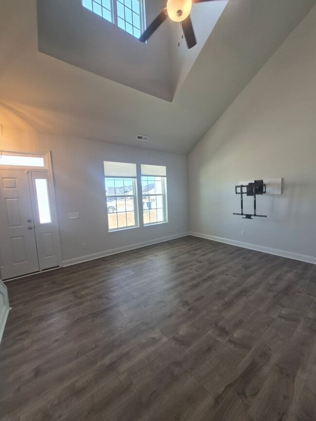 Building Photo - 301 Harvest Mdw Xing