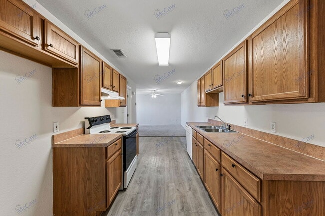 Building Photo - 10275 Aurora Dr