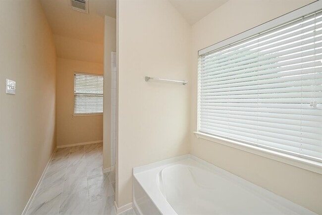Building Photo - 4831 Plum Forest Rd