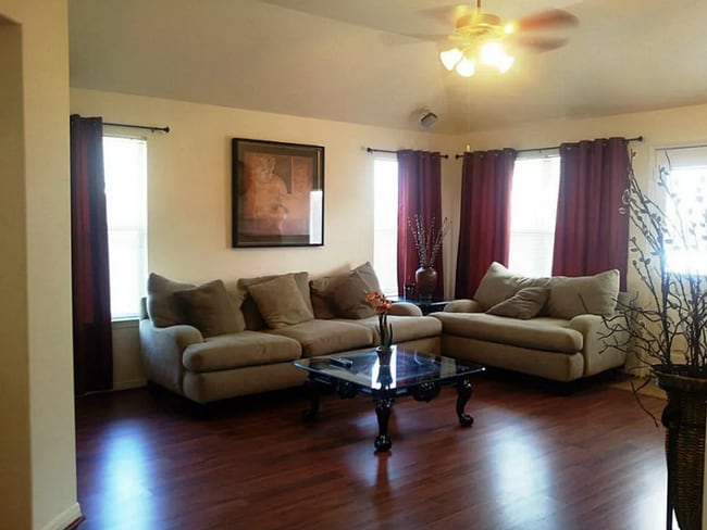 Building Photo - 19018 Piney Way Dr