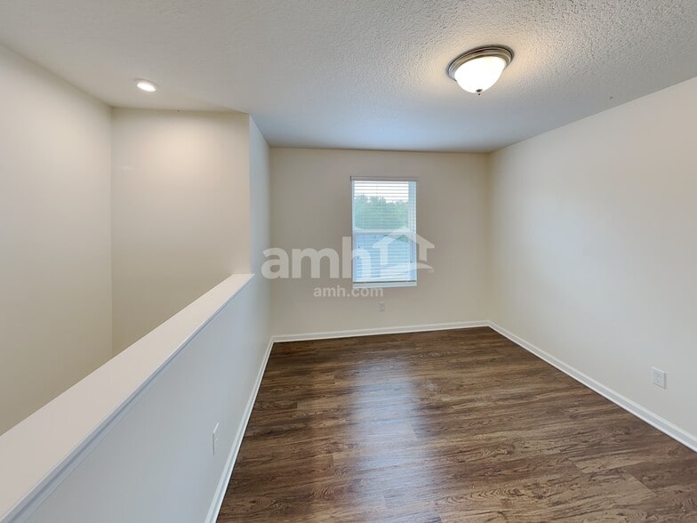 Building Photo - 212 W Jayce Way