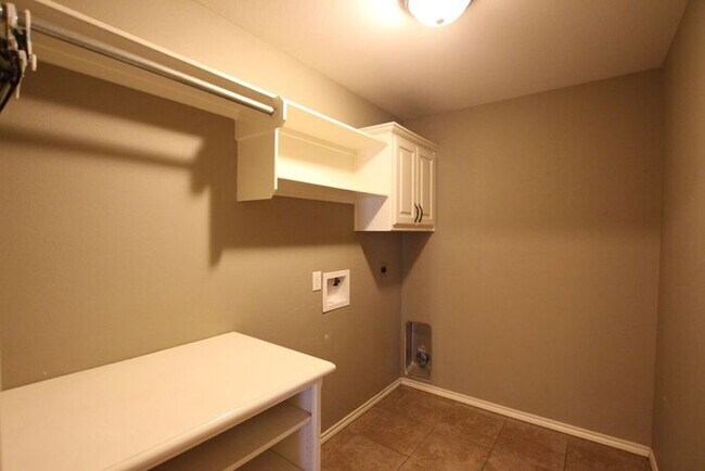 Building Photo - Tour Today! 3 Bedroom 2 Bath in Lindale ISD!