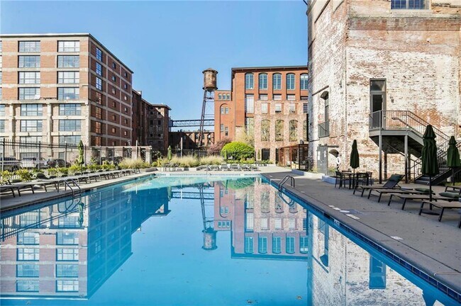 Building Photo - 170 Boulevard SE