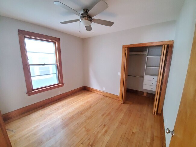 Building Photo - Updated 2 Bedroom + Den House in Downtown Madison!